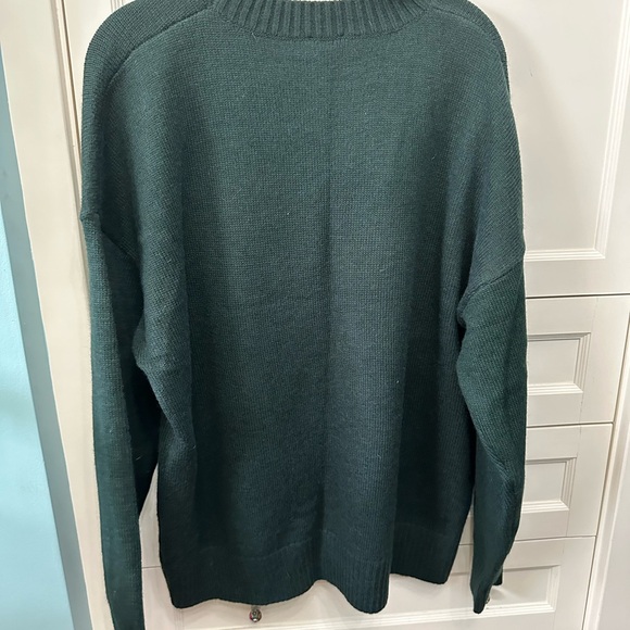 Comfy oversized beautiful green sweater. - Picture 2 of 4